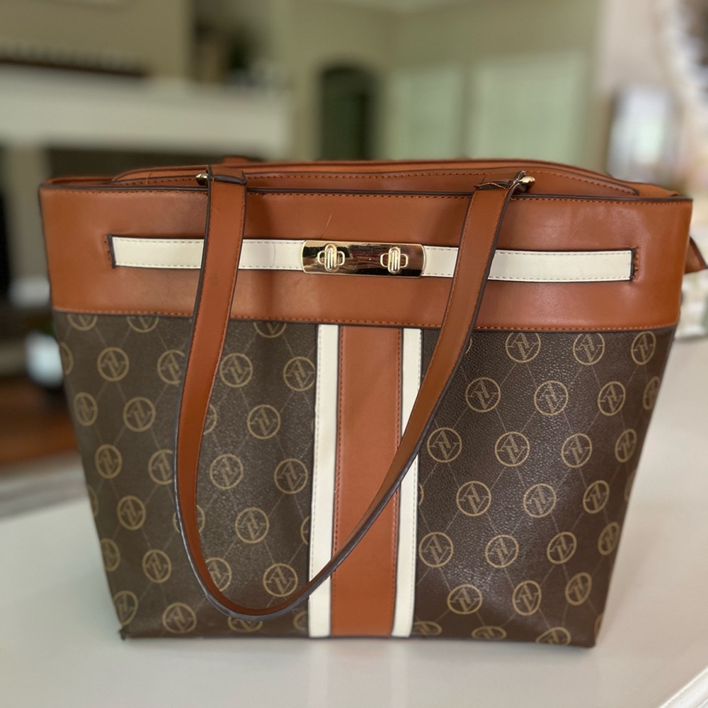 Like new Adrienne Vitadinni purse.